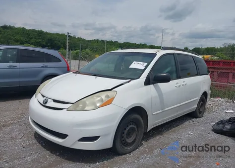 2010 Toyota Sienna Le z USA, uszkodzony, nr VIN 5TDKK4CC2AS302808